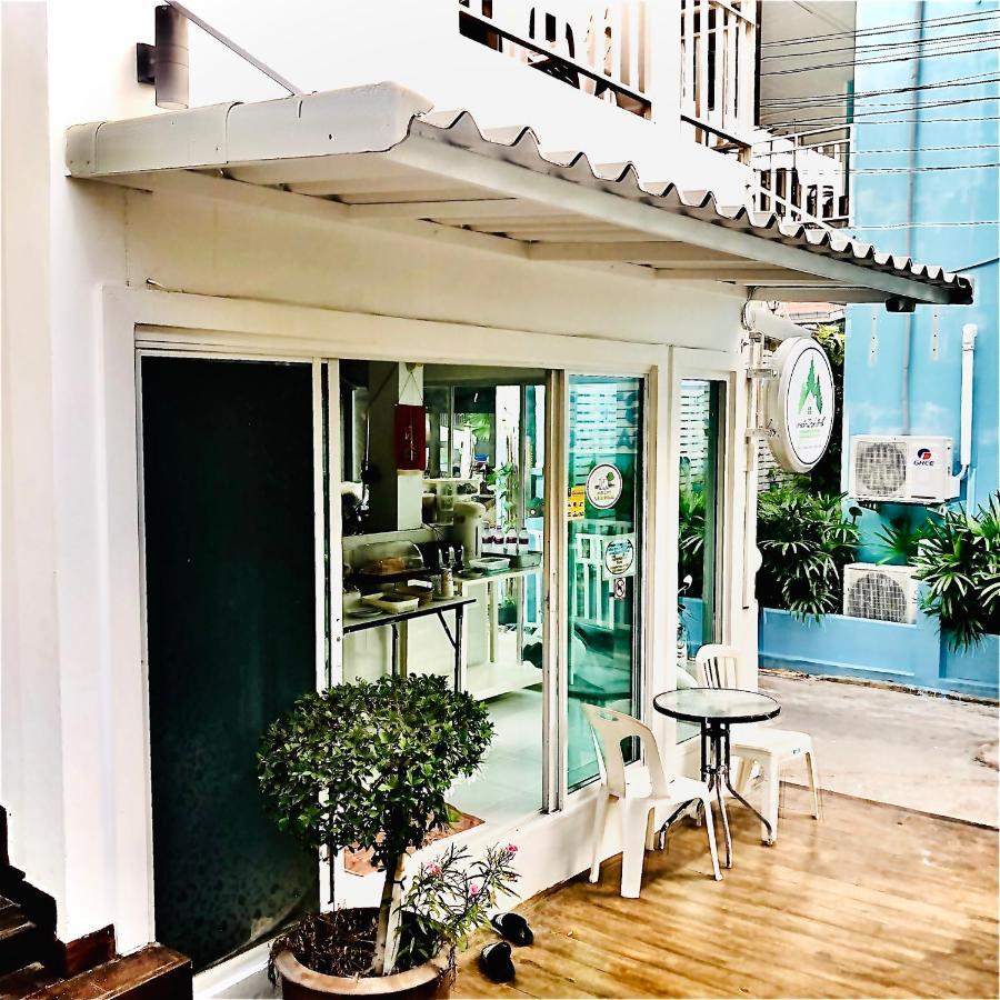 Koh Larn White House Hotel Exterior foto
